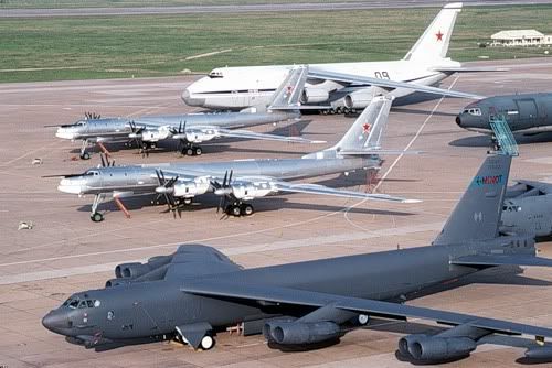 B-52sandBearsBarksdale1992.jpg