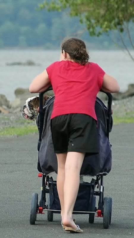 IMAGE: http://i94.photobucket.com/albums/l108/miniflash_2006/Candids/IMG_9011rr.jpg