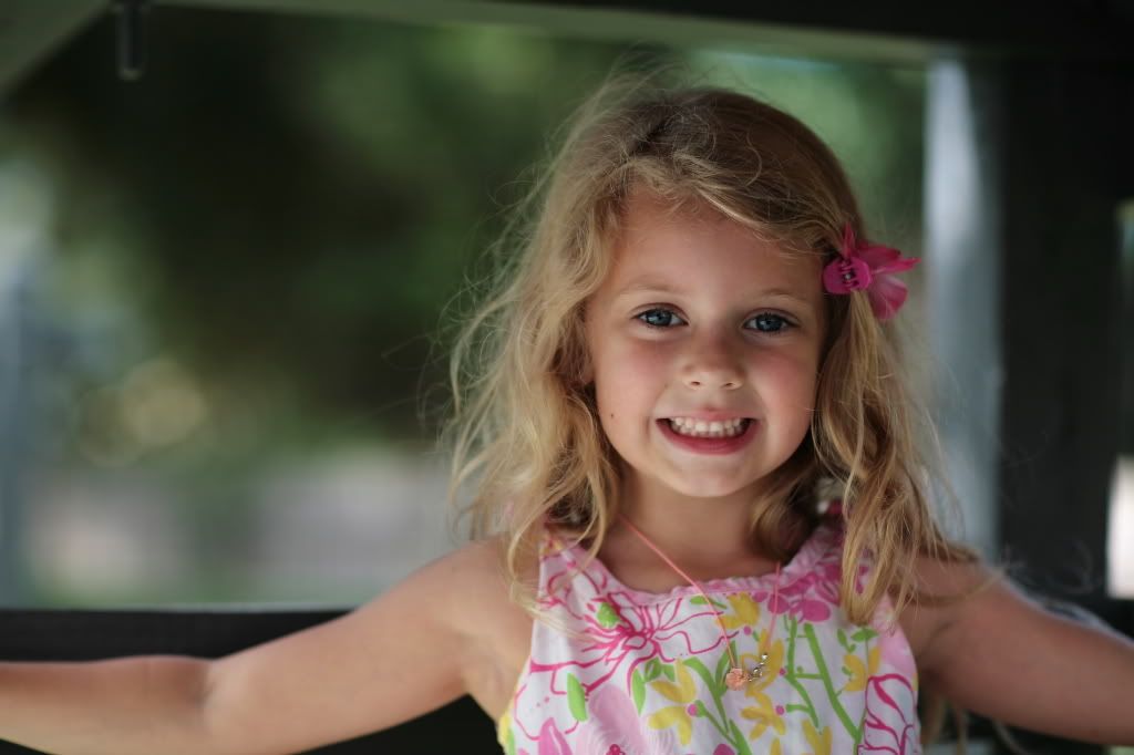 IMAGE: http://i94.photobucket.com/albums/l120/JohnTrogdon/Canon%2085L%20Lens/IMG_0623edit.jpg