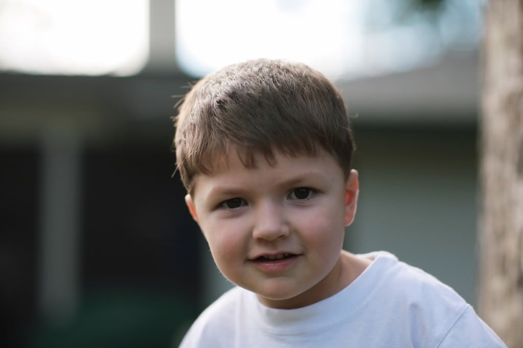 IMAGE: http://i94.photobucket.com/albums/l120/JohnTrogdon/Canon%2085L%20Lens/IMG_0627edit.jpg