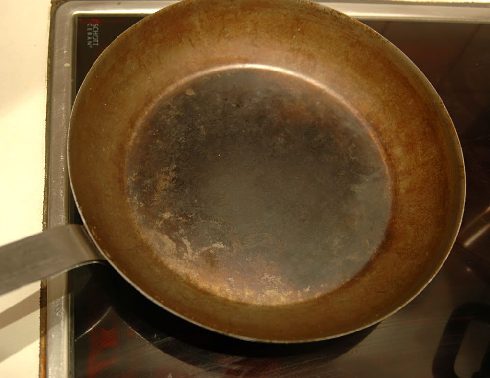 Hilfe..... Hab ich grad meine neue Eisenpfanne beim